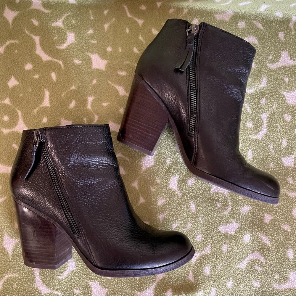 Kenneth Cole Reaction black genuine leather ankle boots booties might win zipper